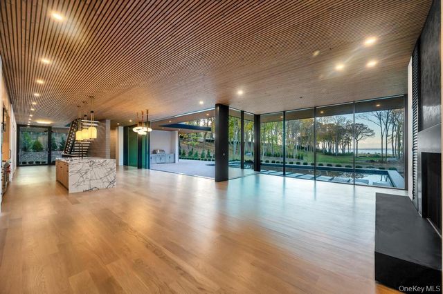 28 Watch Way, Lloyd Harbor, NY 11743