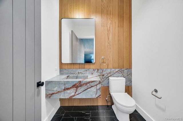 28 Watch Way, Lloyd Harbor, NY 11743