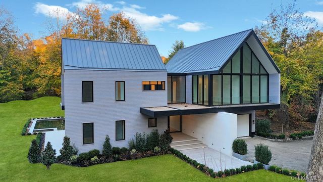 28 Watch Way, Lloyd Harbor, NY 11743