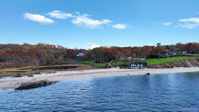 28 Watch Way, Lloyd Harbor, NY 11743