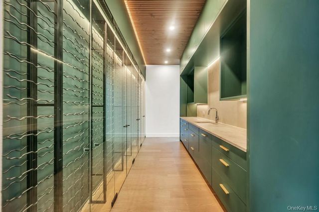 28 Watch Way, Lloyd Harbor, NY 11743