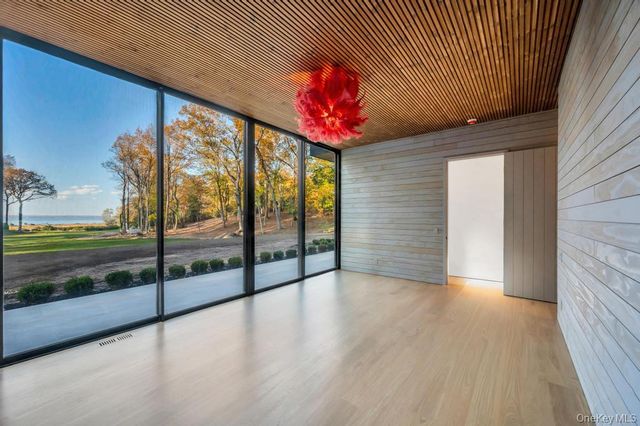 28 Watch Way, Lloyd Harbor, NY 11743