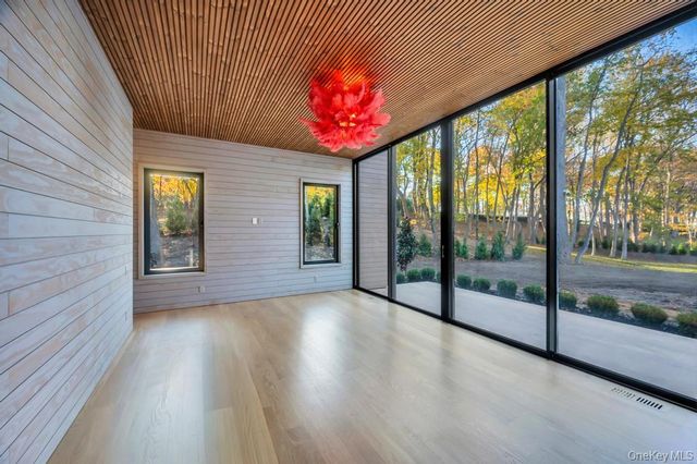 28 Watch Way, Lloyd Harbor, NY 11743