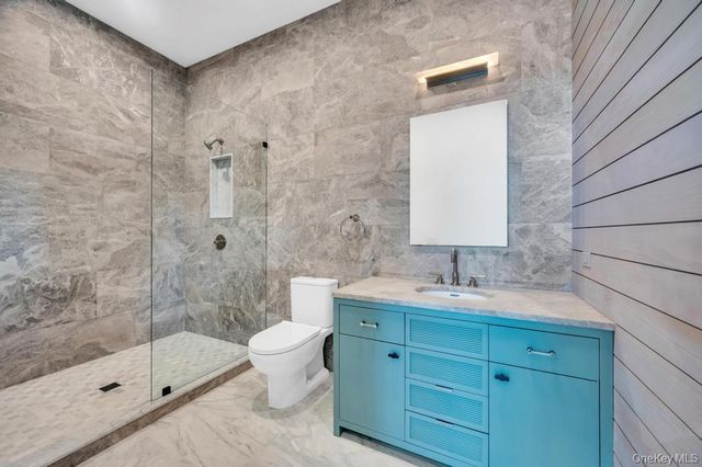 28 Watch Way, Lloyd Harbor, NY 11743