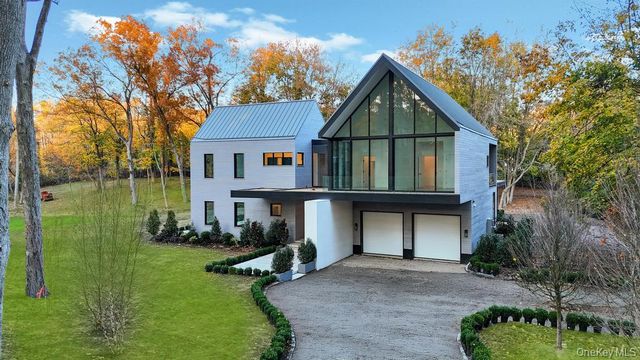 28 Watch Way, Lloyd Harbor, NY 11743