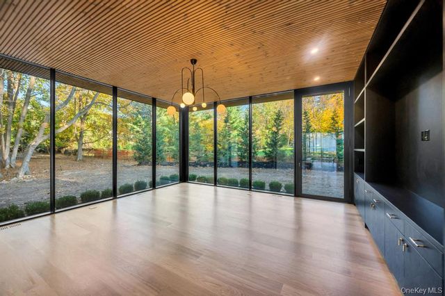 28 Watch Way, Lloyd Harbor, NY 11743