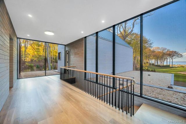 28 Watch Way, Lloyd Harbor, NY 11743