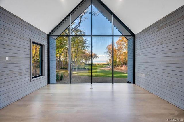 28 Watch Way, Lloyd Harbor, NY 11743