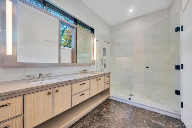 28 Watch Way, Lloyd Harbor, NY 11743