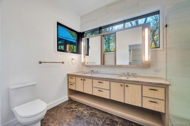 28 Watch Way, Lloyd Harbor, NY 11743