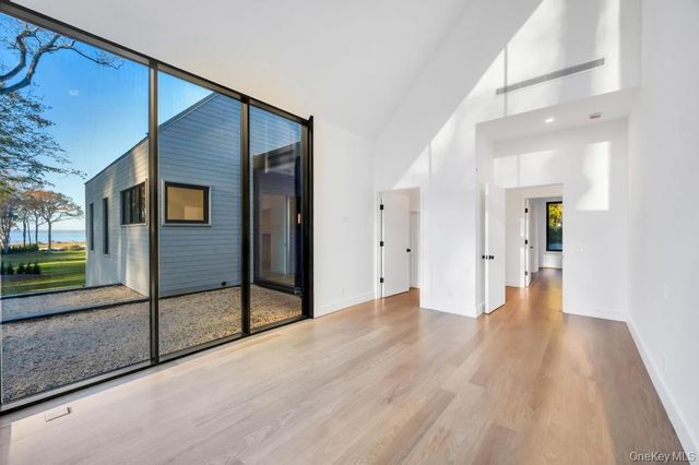 28 Watch Way, Lloyd Harbor, NY 11743