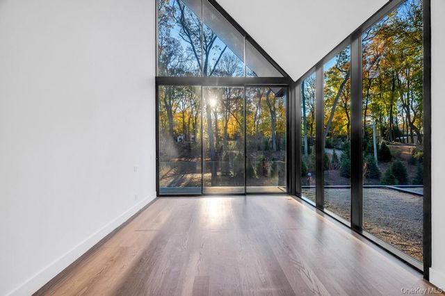 28 Watch Way, Lloyd Harbor, NY 11743