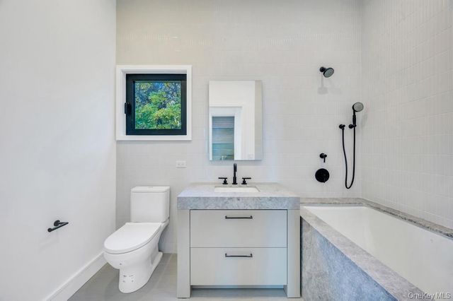 28 Watch Way, Lloyd Harbor, NY 11743