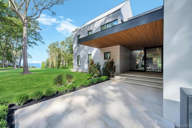 28 Watch Way, Lloyd Harbor, NY 11743