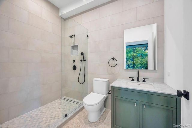 28 Watch Way, Lloyd Harbor, NY 11743