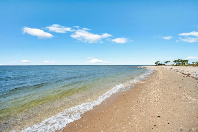 28 Watch Way, Lloyd Harbor, NY 11743