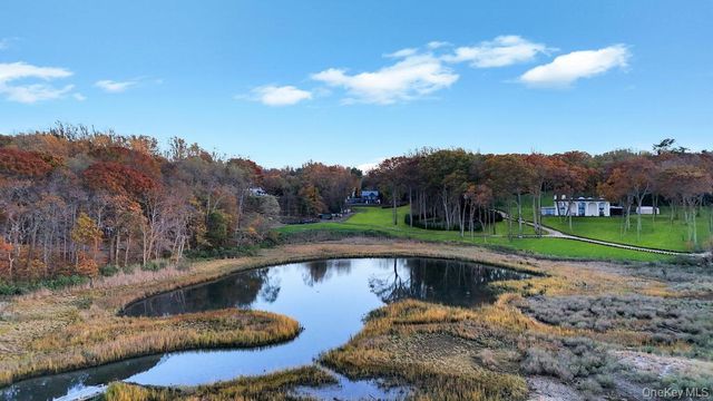 28 Watch Way, Lloyd Harbor, NY 11743