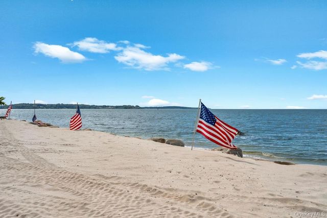 28 Watch Way, Lloyd Harbor, NY 11743