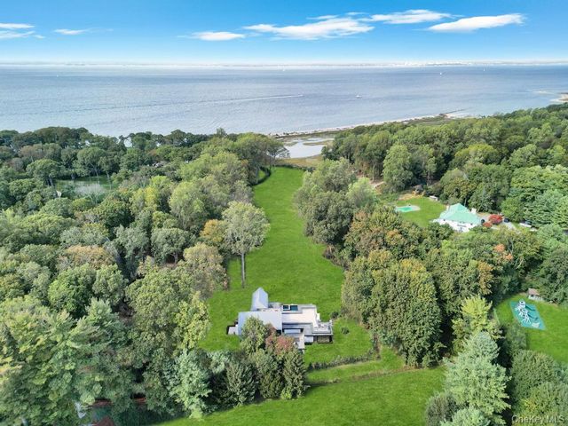 28 Watch Way, Lloyd Harbor, NY 11743