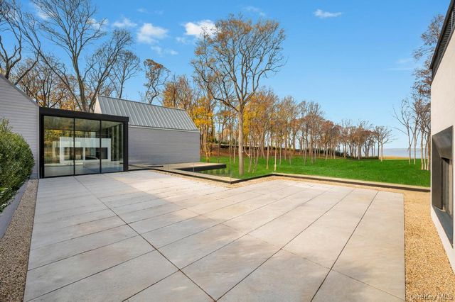 28 Watch Way, Lloyd Harbor, NY 11743