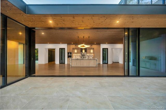 28 Watch Way, Lloyd Harbor, NY 11743