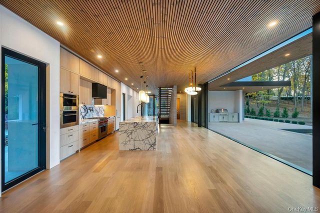 28 Watch Way, Lloyd Harbor, NY 11743