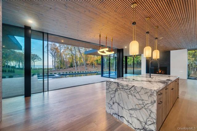 28 Watch Way, Lloyd Harbor, NY 11743