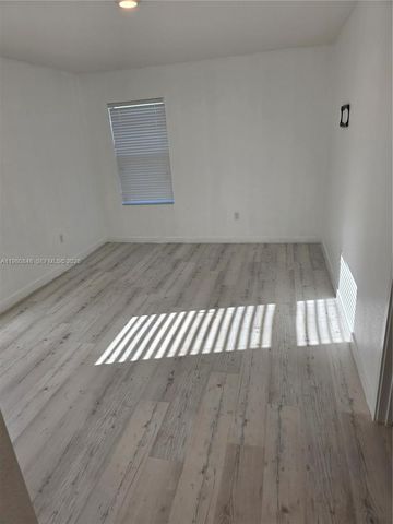 600 NE 4th Ter, Florida City, FL 33034