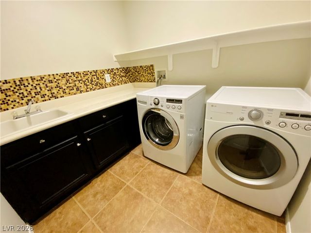 7621 Port Orchard Avenue, Las Vegas, NV 89113