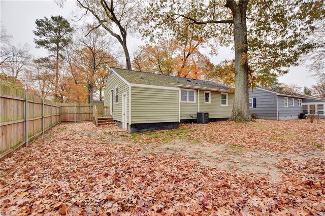 647 Daniel DR, Newport News, VA 23601