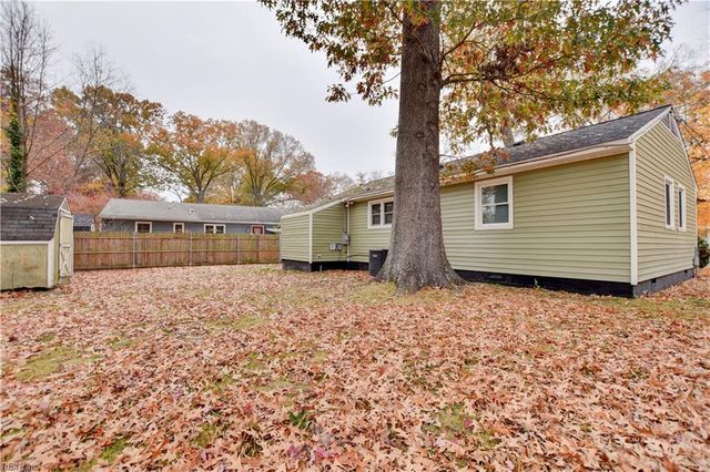 647 Daniel DR, Newport News, VA 23601