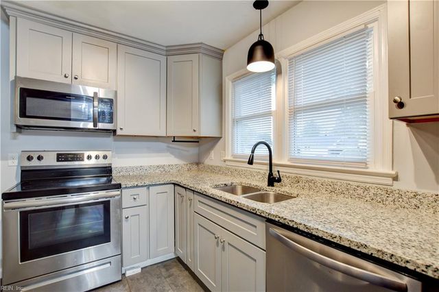 647 Daniel DR, Newport News, VA 23601