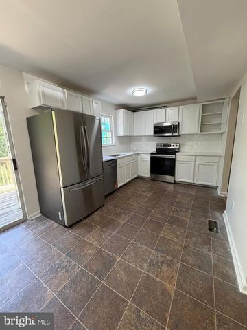 298 MOSEBY DR, Manassas Park, VA 20111