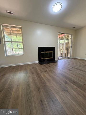 298 MOSEBY DR, Manassas Park, VA 20111