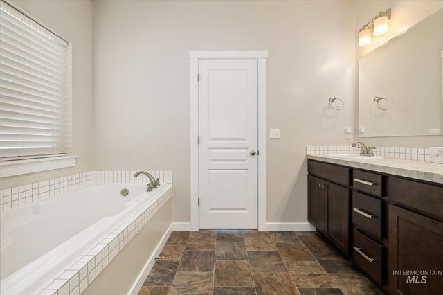4620 S Tindaris Ave, Meridian, ID 83642