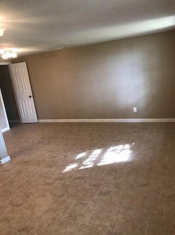 7102 N Highway 6, Hitchcock, TX 77563