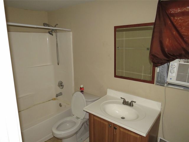 7102 N Highway 6, Hitchcock, TX 77563