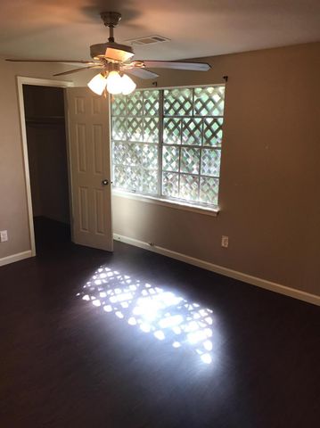 7102 N Highway 6, Hitchcock, TX 77563