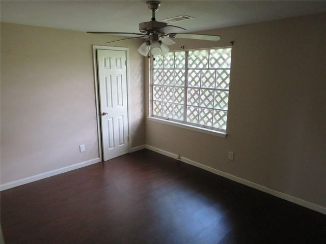 7102 N Highway 6, Hitchcock, TX 77563