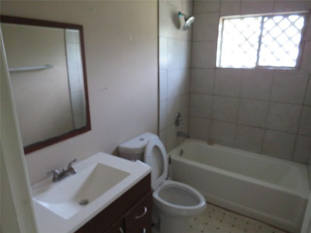 7102 N Highway 6, Hitchcock, TX 77563