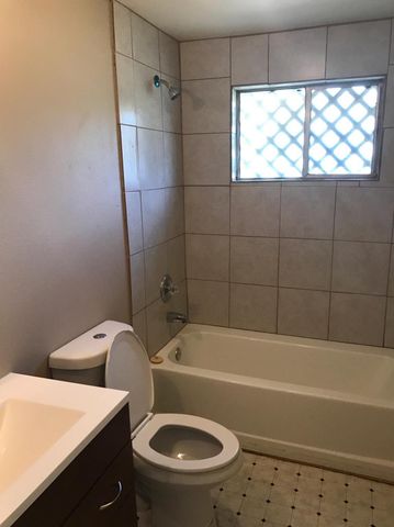 7102 N Highway 6, Hitchcock, TX 77563