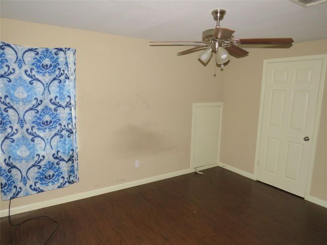 7102 N Highway 6, Hitchcock, TX 77563