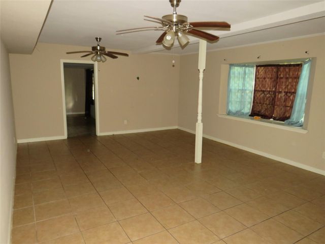 7102 N Highway 6, Hitchcock, TX 77563