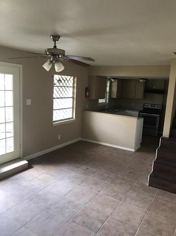 7102 N Highway 6, Hitchcock, TX 77563