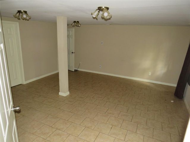 7102 N Highway 6, Hitchcock, TX 77563