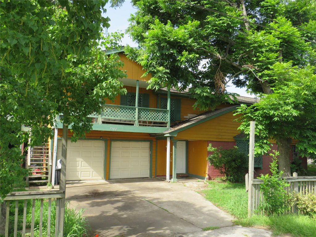 7102 N Highway 6, Hitchcock, TX 77563