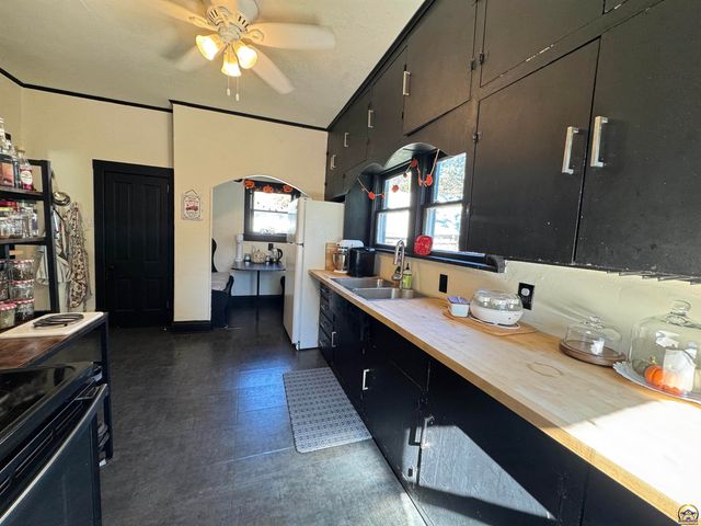 916 Constitution St, Emporia, KS 66801