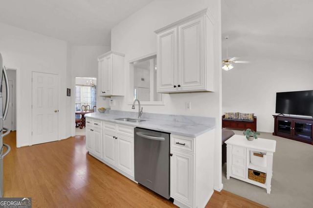 6185 Devonshire Drive, Flowery Branch, GA 30542