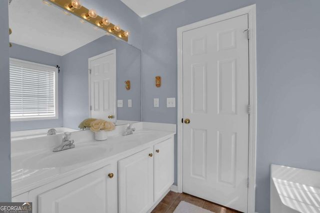 6185 Devonshire Drive, Flowery Branch, GA 30542