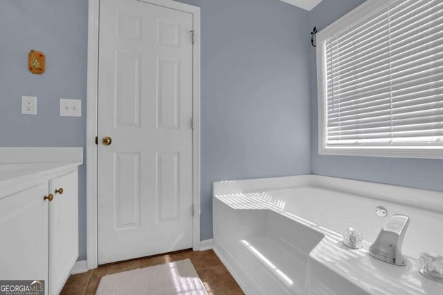 6185 Devonshire Drive, Flowery Branch, GA 30542